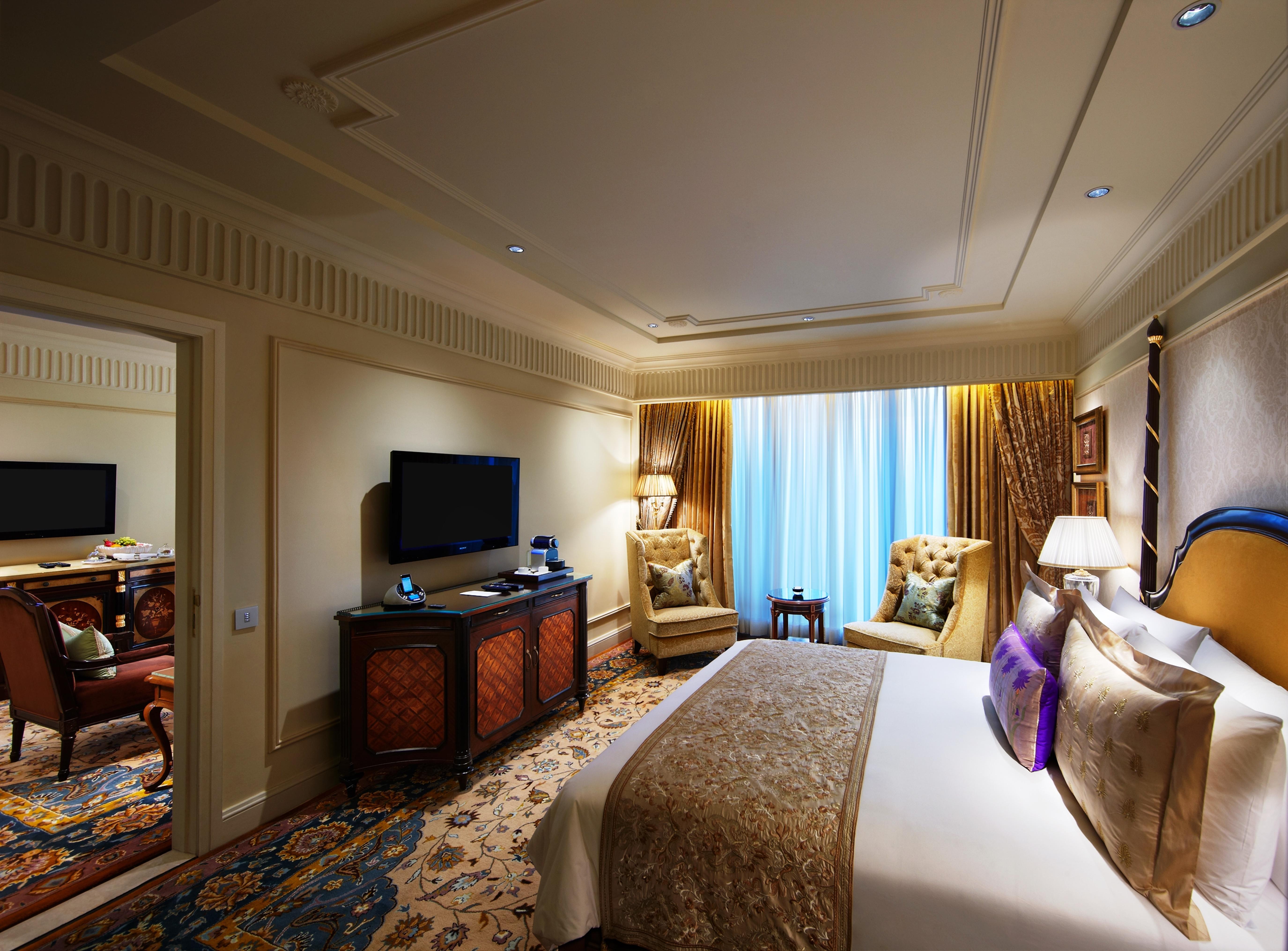 The Leela Palace 5*