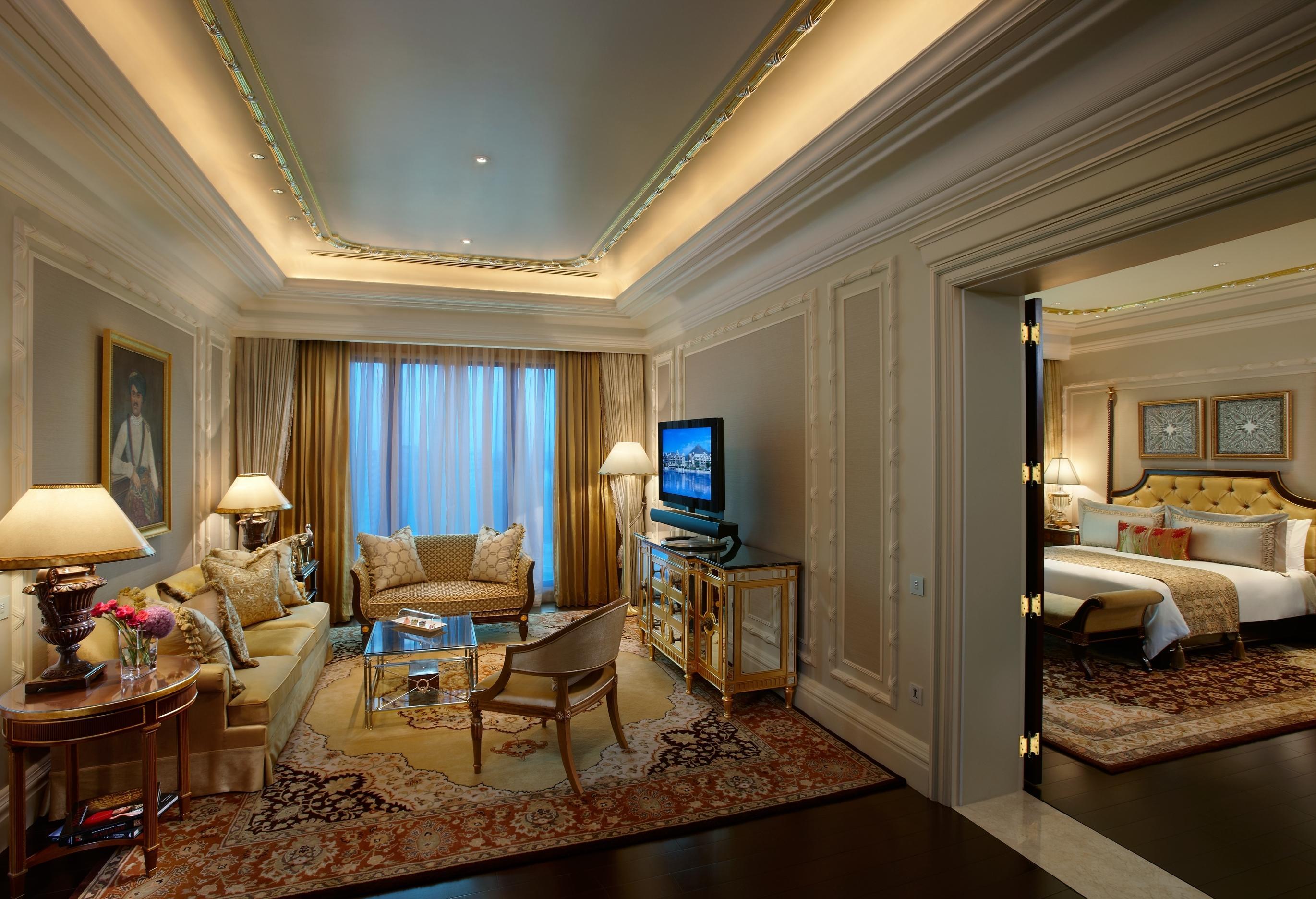The Leela Palace 5*